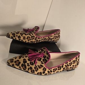 Chic Leopard Print Loafers with Pink Tassel